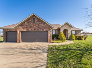 203 E Teakwood St, Clever, MO 65631