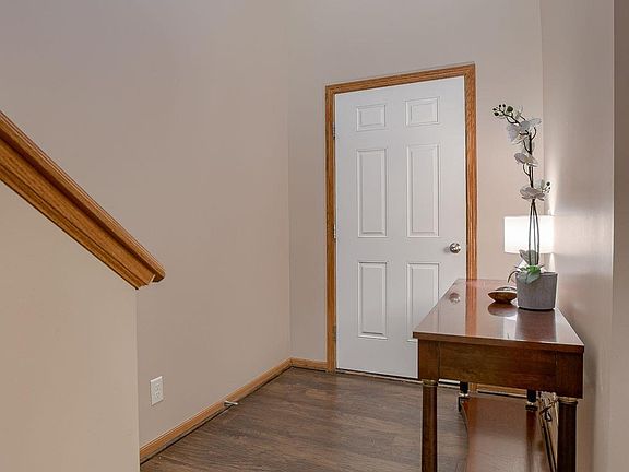 2nd image of 901 Carlton Cir