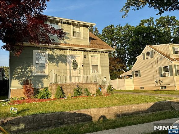 2nd image of 165 5th Avenue