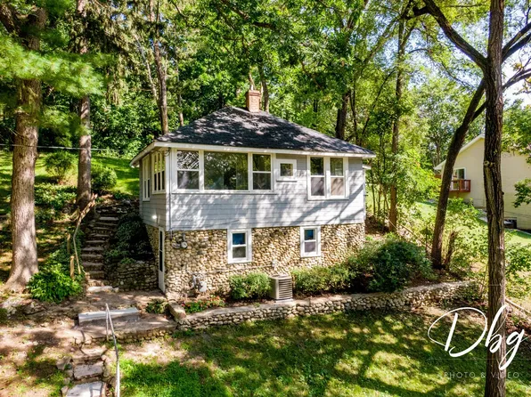 25 S York St, Fox Lake, IL 60020