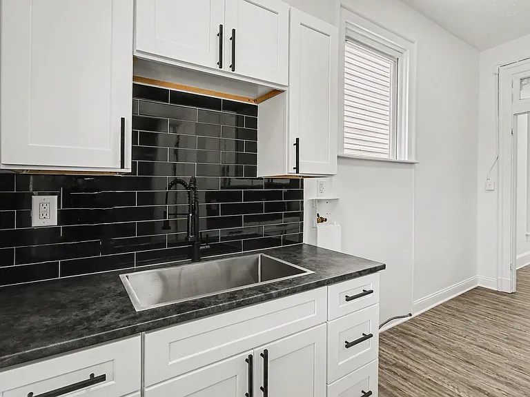 324 Linden St — Photo 8