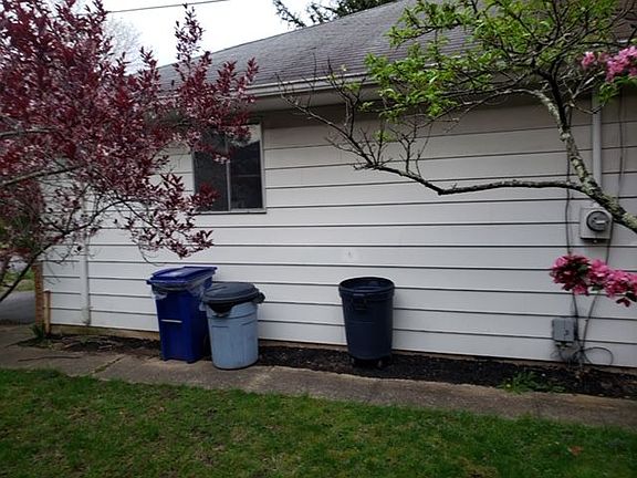 2nd image of 15 Mount Matterhorn Ln