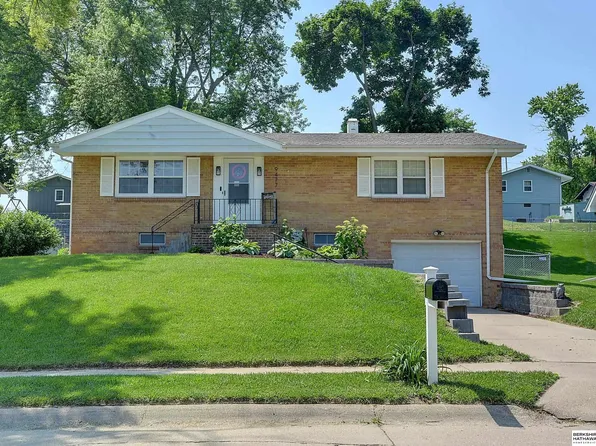 9477 Binney St, Omaha, NE 68134