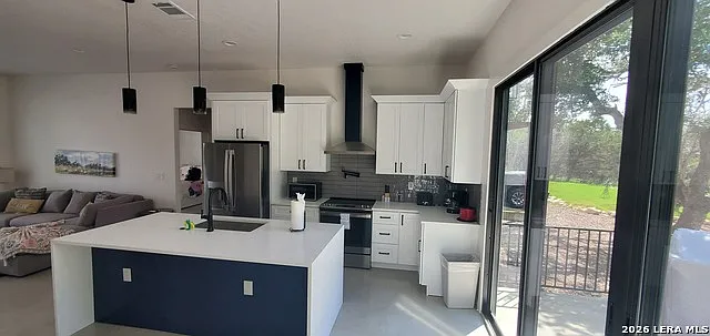 3 bed, 2.0 bath, 1367 sqft, $2,775 — Photo 4
