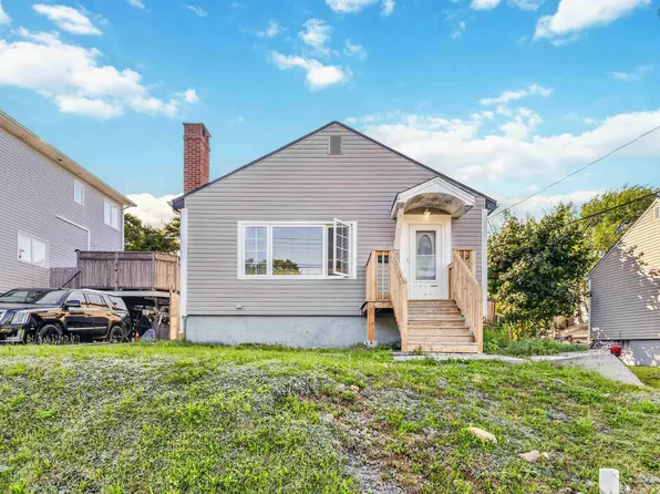 12 Auburn Ave, Halifax, NS B3R 1K4