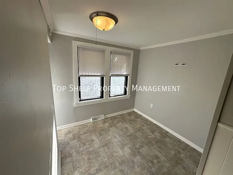 2319 E 40th Ct — Photo 5