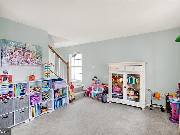 4th image of 2514 Goddard Ave