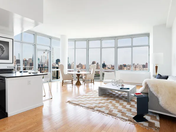 4545 Center Boulevard image 11 of 15