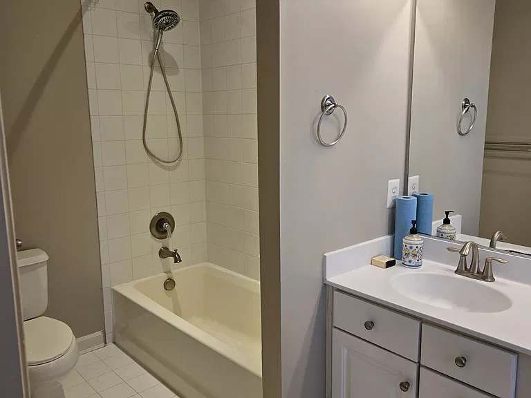 Primary En-Suite Bathroom