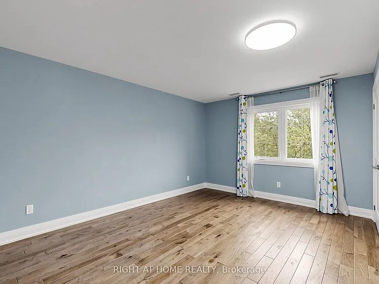 67 Bonnyview Dr — Photo 33