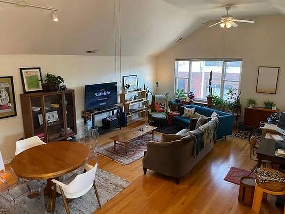 2nd image of 2220 W Grand Ave #2