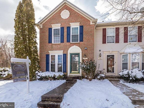 3rd image of 1703 Bluffs Island Ct