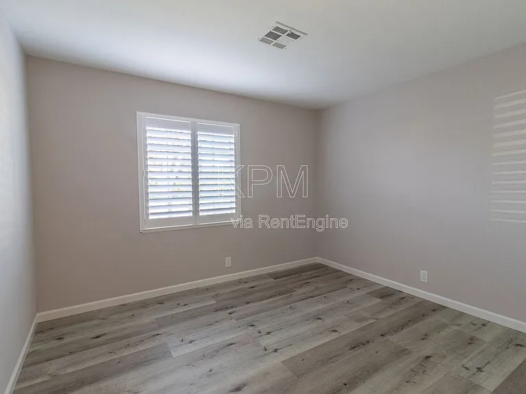 218 E Longview Ave — Photo 16
