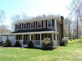 19 Surrey Dr, Westerly, RI 02891