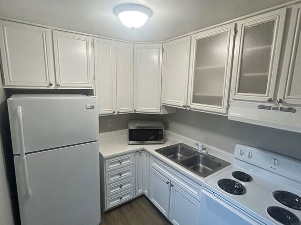 136 S 7th St APT A