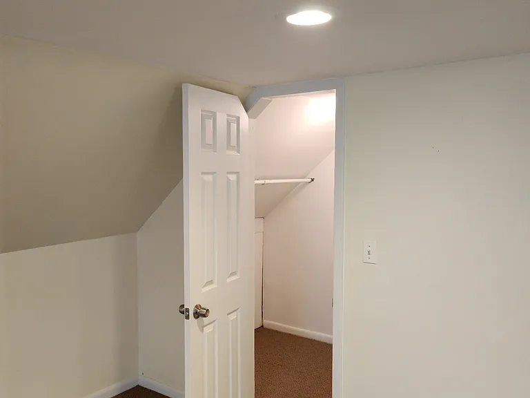 283 Houston Ave #2 — Photo 15