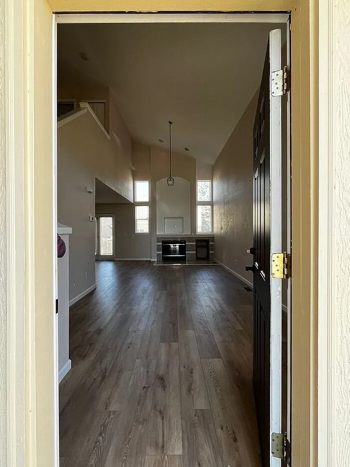 3 bed, 2.5 bath, 2023 sqft, $2,695 — Photo 2