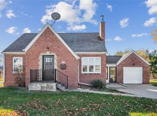 1051 35th St NE, Cedar Rapids, IA 52402