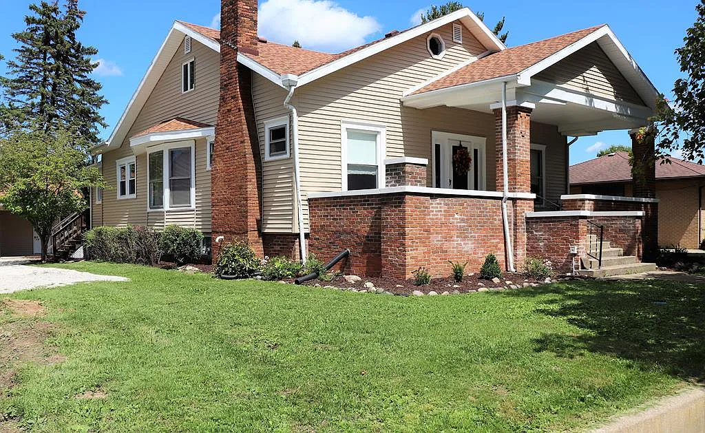 417 W West St photo 1