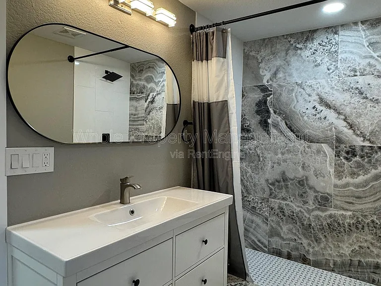 102 S Newton St — Photo 31