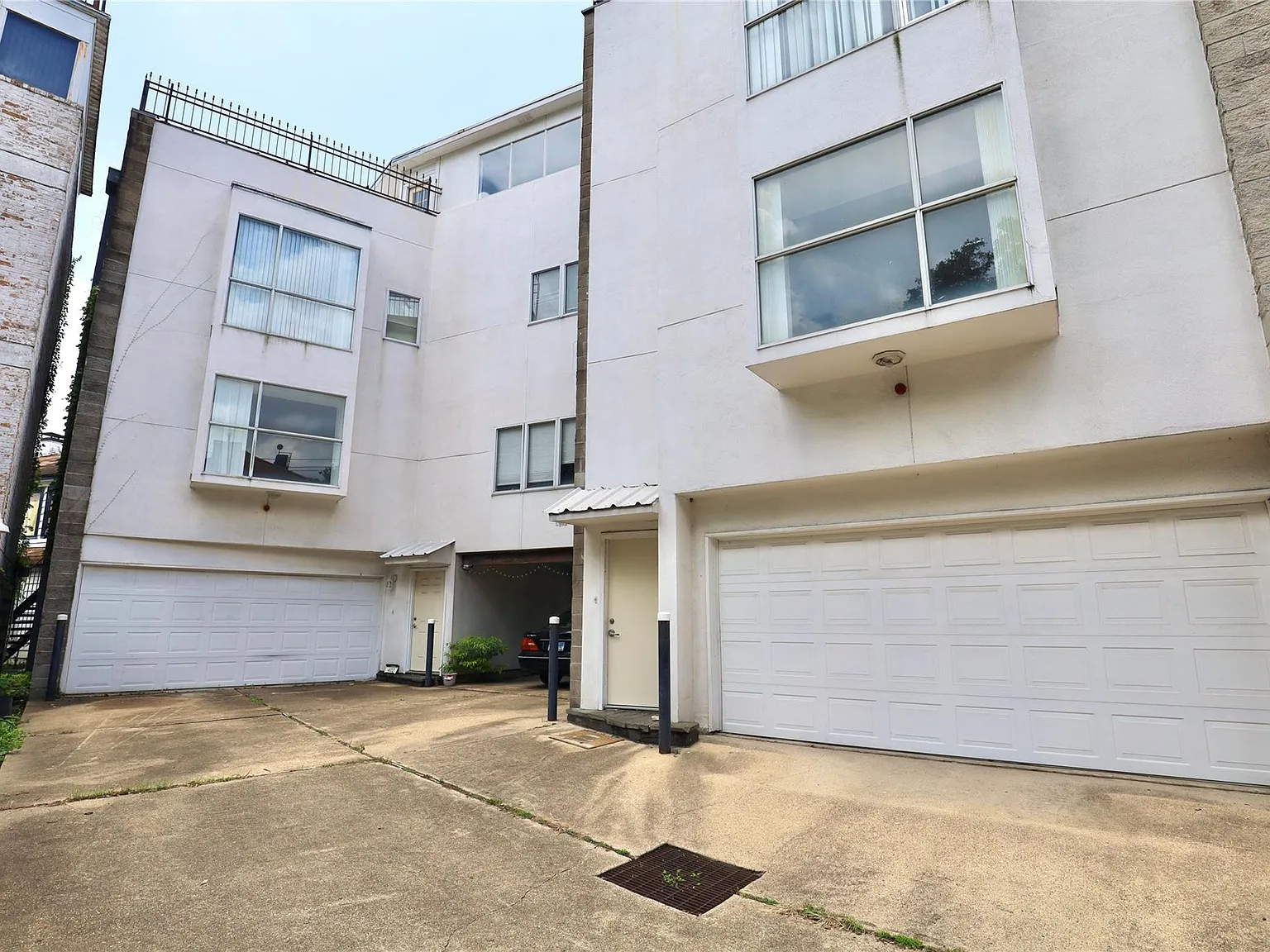 2 bed, 2.5 bath, 1800 sqft, $2,300 — Photo 1