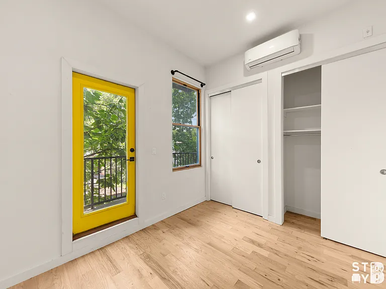 89 Moffat St #3M — Photo 5