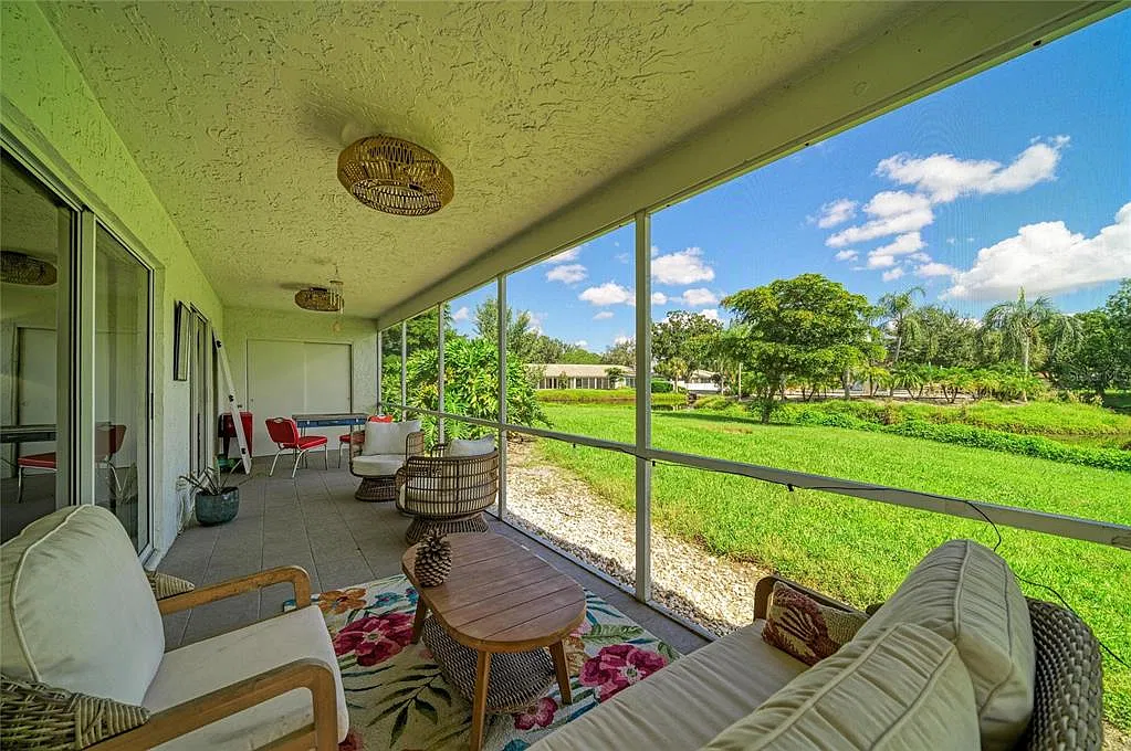 2 bed, 2.0 bath, 2051 sqft, $4,000 — Photo 3