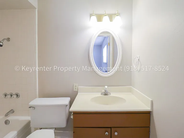 6135 - 6137 S Troost Ave Duplex — Photo 13