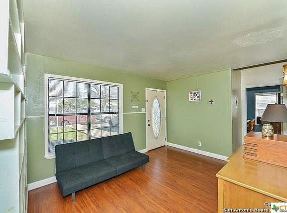 4th image of 154 Bristol Ave