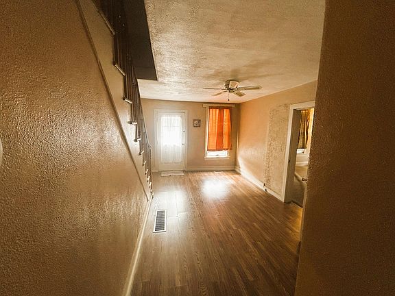 2nd image of 919 E Main St