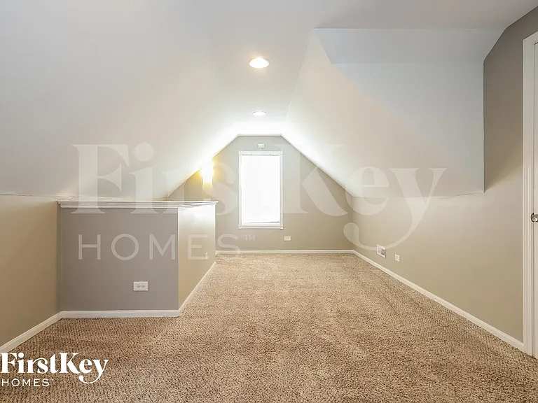1102 Shoreland Ct — Photo 7