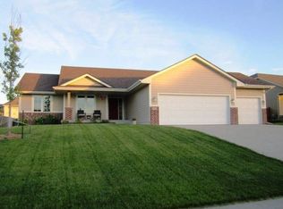 15802 Wilden Dr, Urbandale, IA 50323