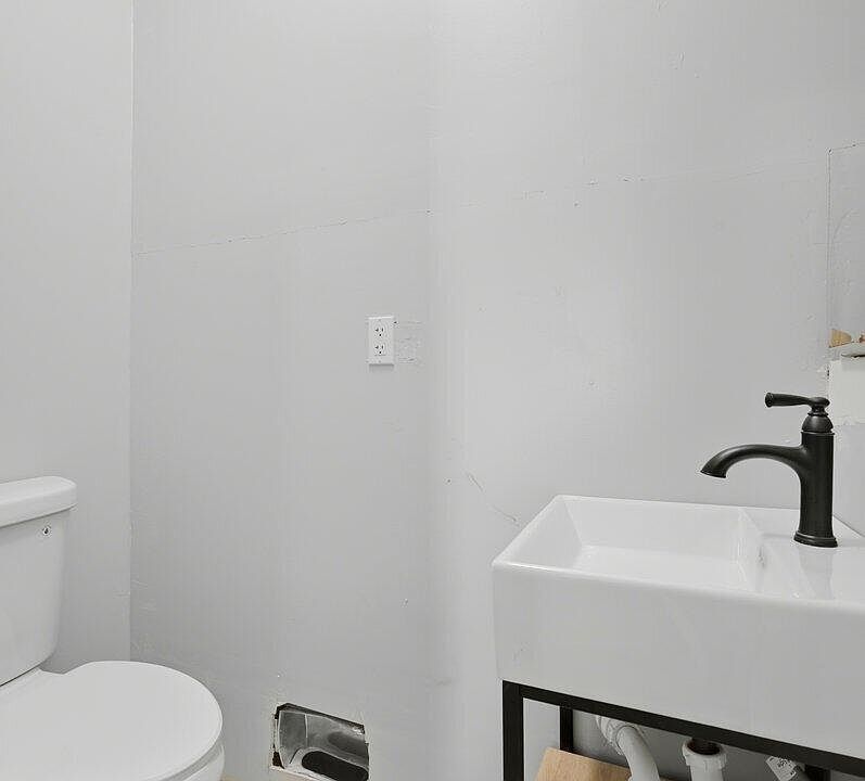 280 Holbrook St, photo 11