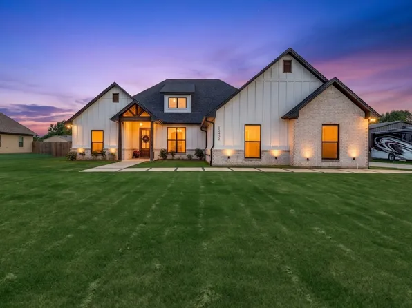 12432 Maplewood Dr, Lindale, TX 75771