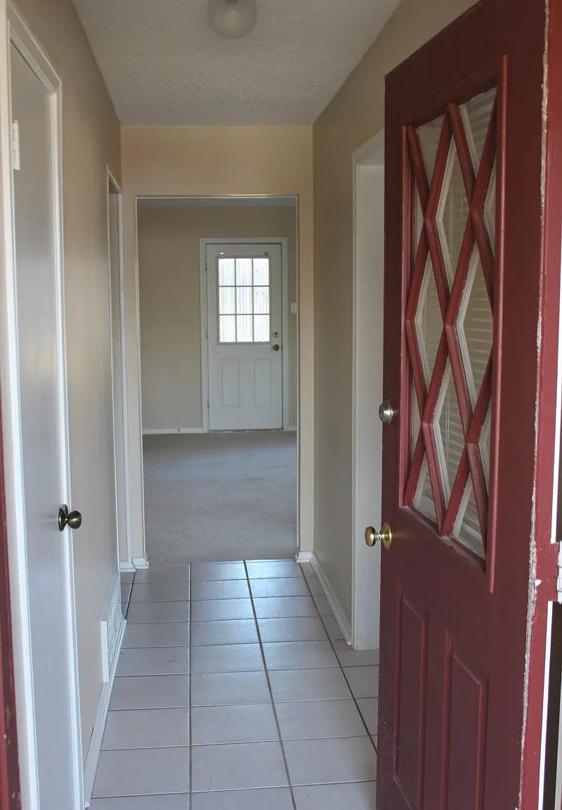 3 bed, 1573 sqft, $2,000 — Photo 2