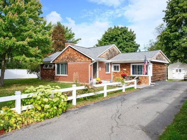 21 S Hampton Rd, Amesbury, MA 01913