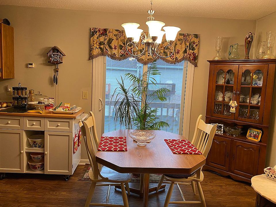 1st image of 2503 Lakeview Dr #10