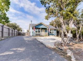 1296 Hedgestone, Canyon Lake, TX 78133