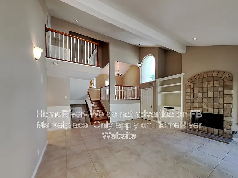 2220 Cannes Sq — Photo 2