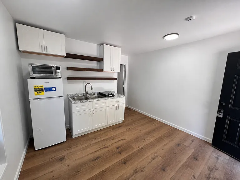 620-622 N Austin St #1 — Photo 2