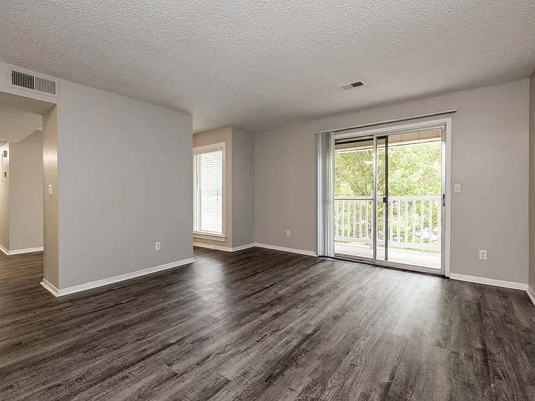 Emerald Hills Apartments — Photo 13