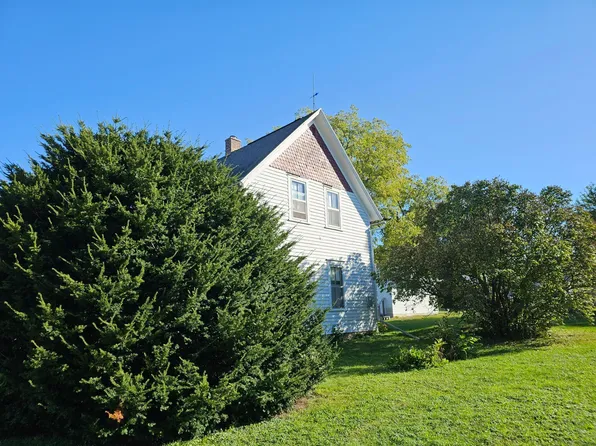 141 2nd Ave SW, Spring Grove, MN 55974