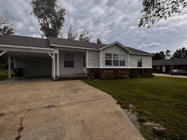 3009 W Olive St, Rogers, AR 72756