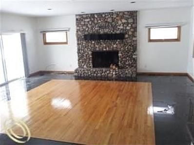 2nd image of 19165 Midway Rd