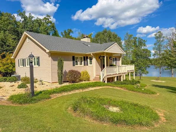 5258 Cottage Rd, Blackstone, VA 23824