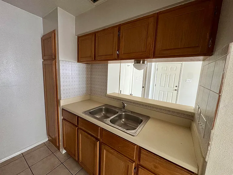 203 Martingale Ln #58 — Photo 9