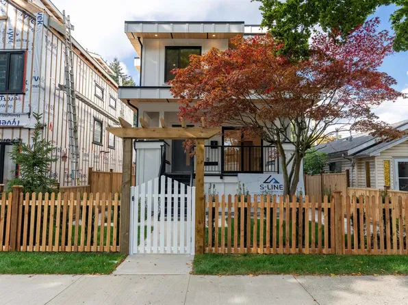 5385 Earles St #1, Vancouver, BC V5R 3S2