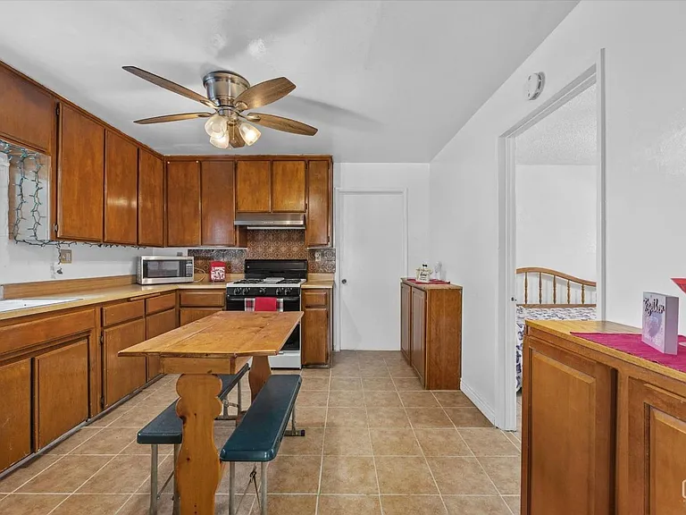 504 S Brown St — Photo 5