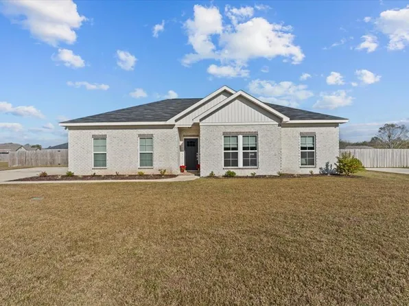 440 Mockingbird Trl, Newton, AL 36352