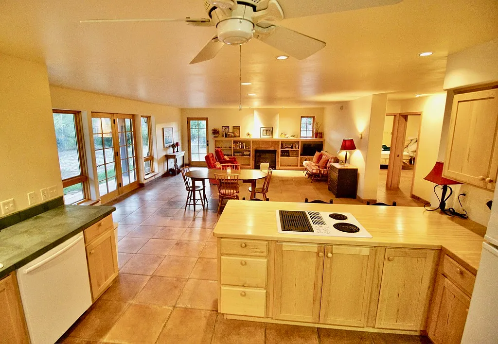 Spacious 2-Bedroom Home with Modern Amenities in Mancos — Photo 1